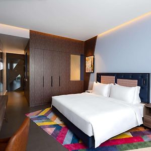 Zimmer mit Kingsize-Bett